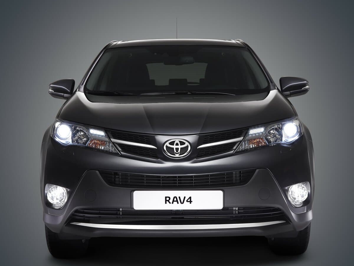 Toyota RAV4 IV (XA40) — Öndən