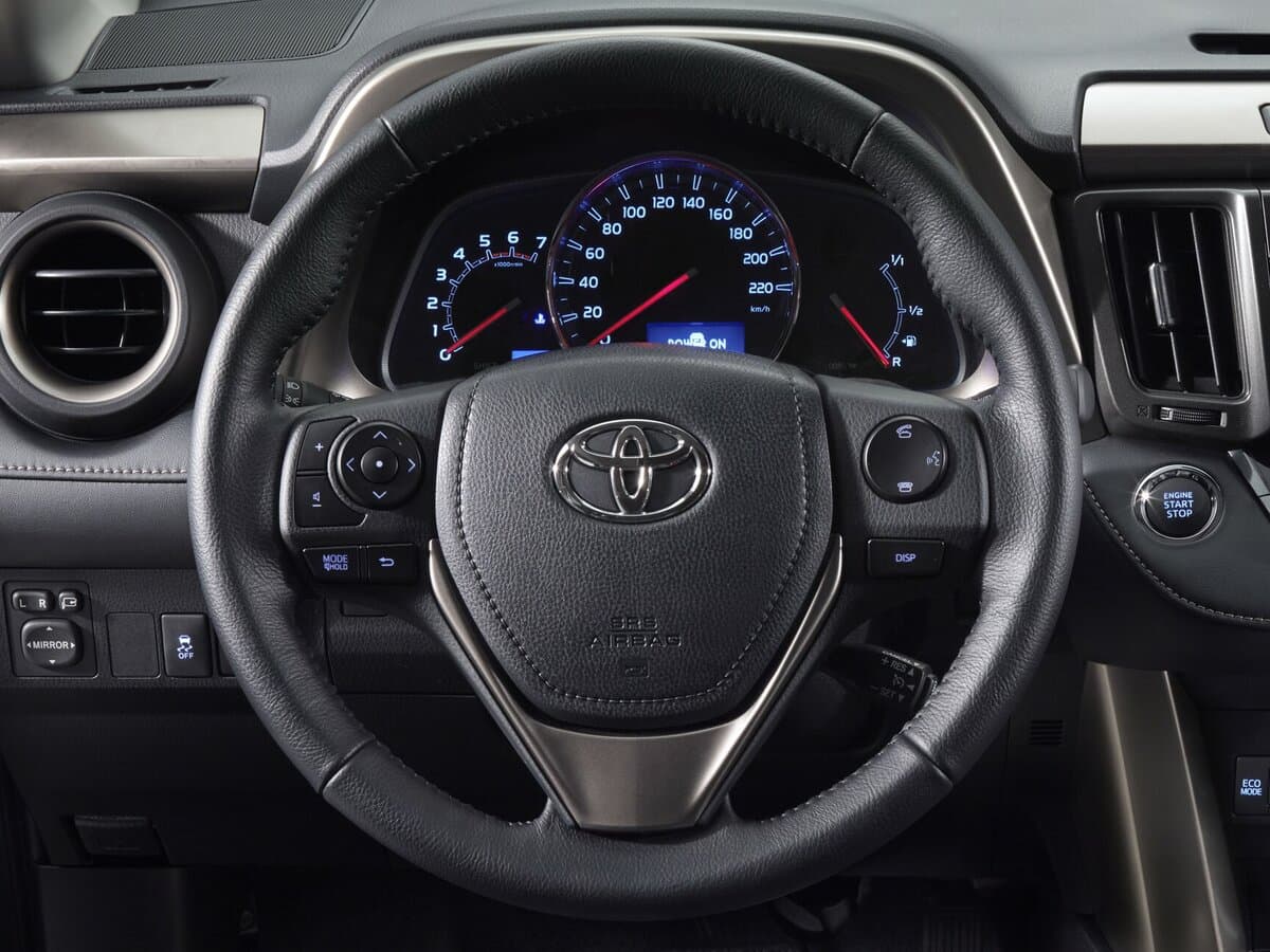 Toyota RAV4 IV (XA40) — Sükan