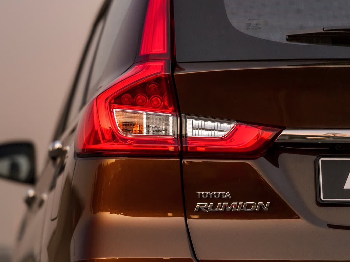 Toyota Rumion I Restayling — Detal