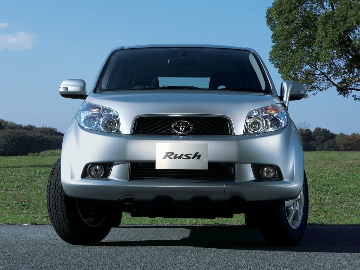 Toyota Rush I — Öndən