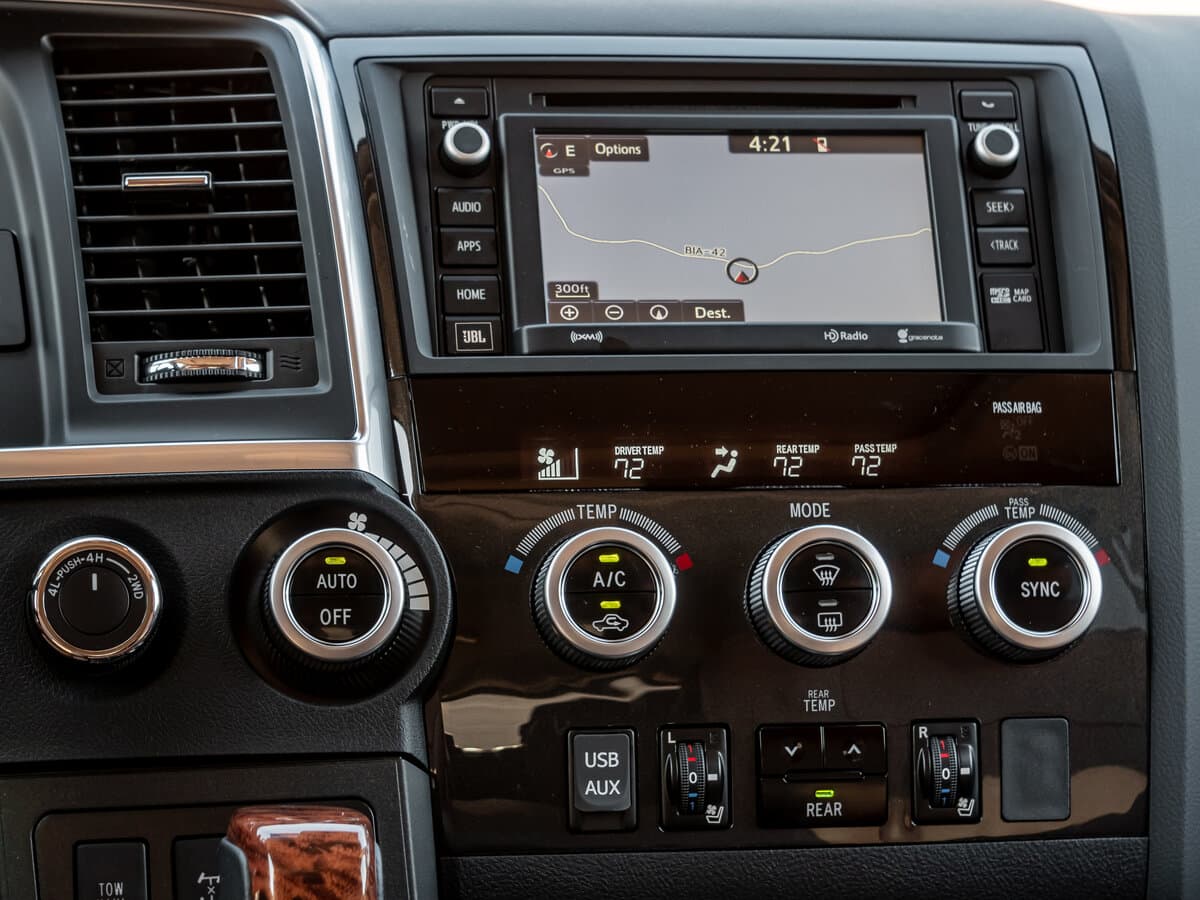 Toyota Sequoia II Restayling — Salon, öndən