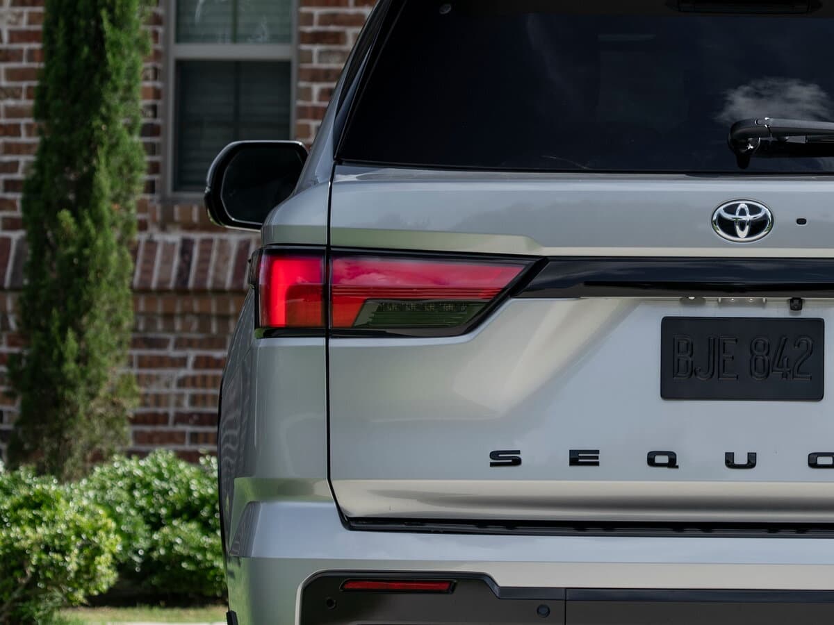 Toyota Sequoia III — Detal