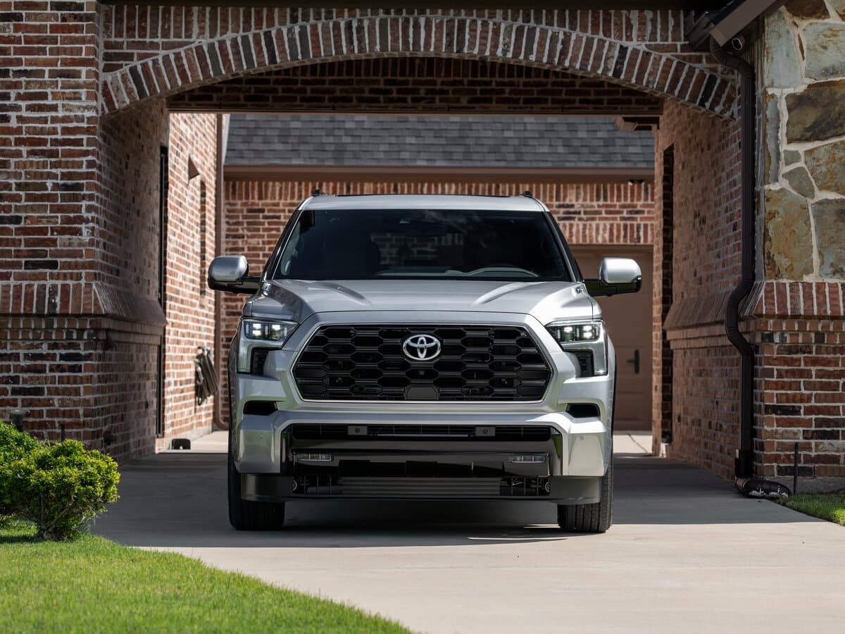 Toyota Sequoia III — Öndən