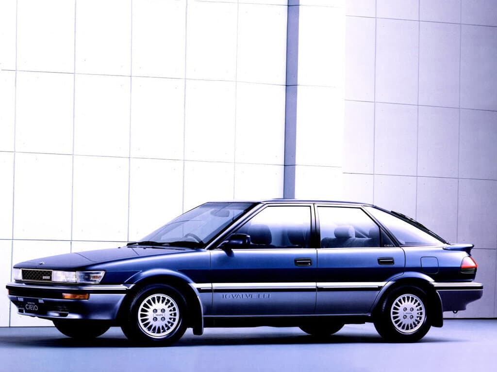 Toyota Sprinter VI (E90) — Yandan