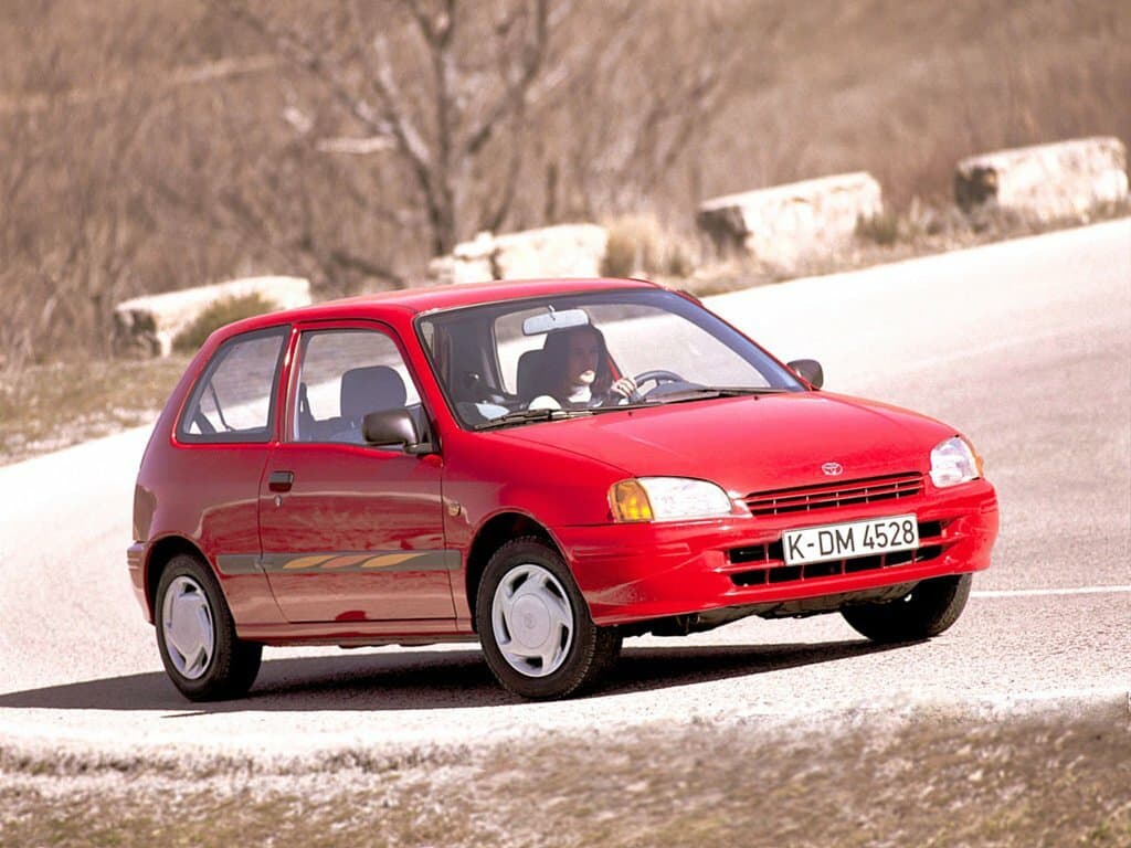 Toyota Starlet V (P90) — Əsas şəkil