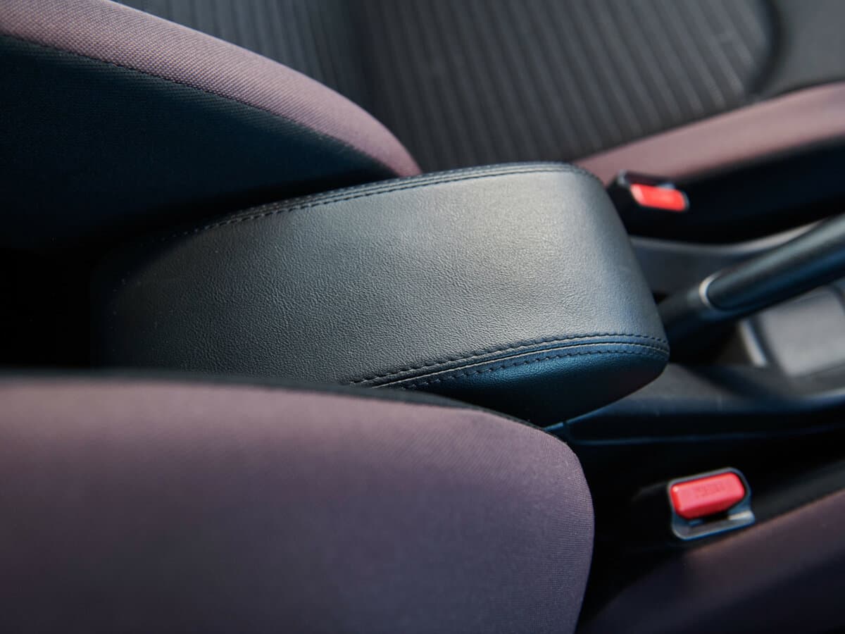 Toyota Starlet Cross 2024 – indiyədək — Salon, öndən
