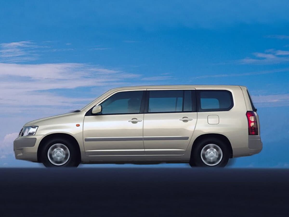 Toyota Succeed I — Yandan