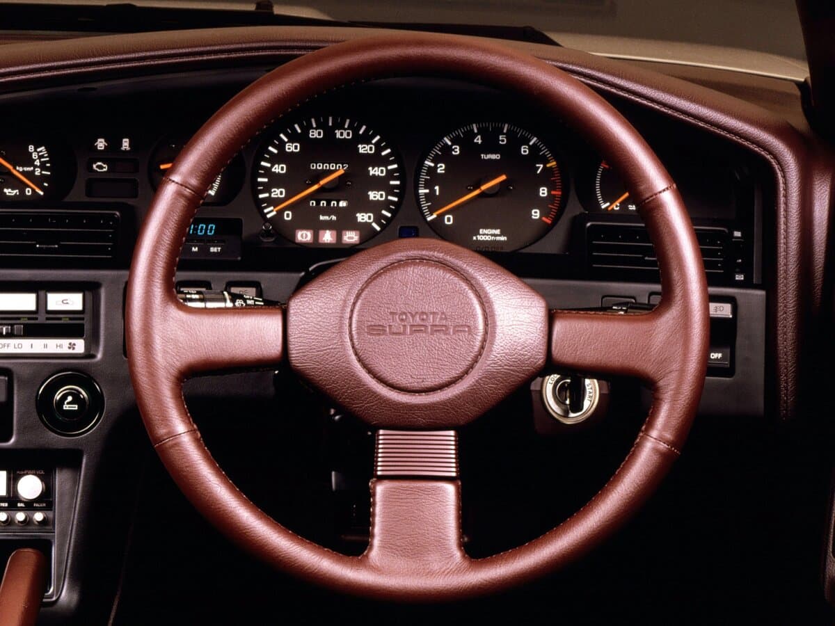Toyota Supra III (A70) — Sükan