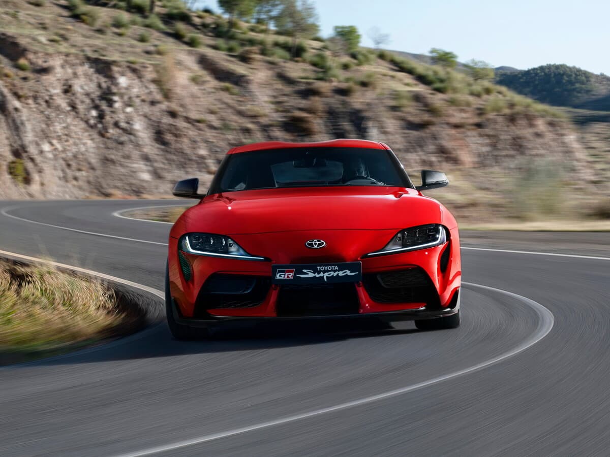 Toyota Supra V (A90) — Öndən