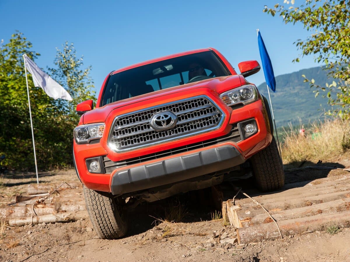Toyota Tacoma III — Öndən