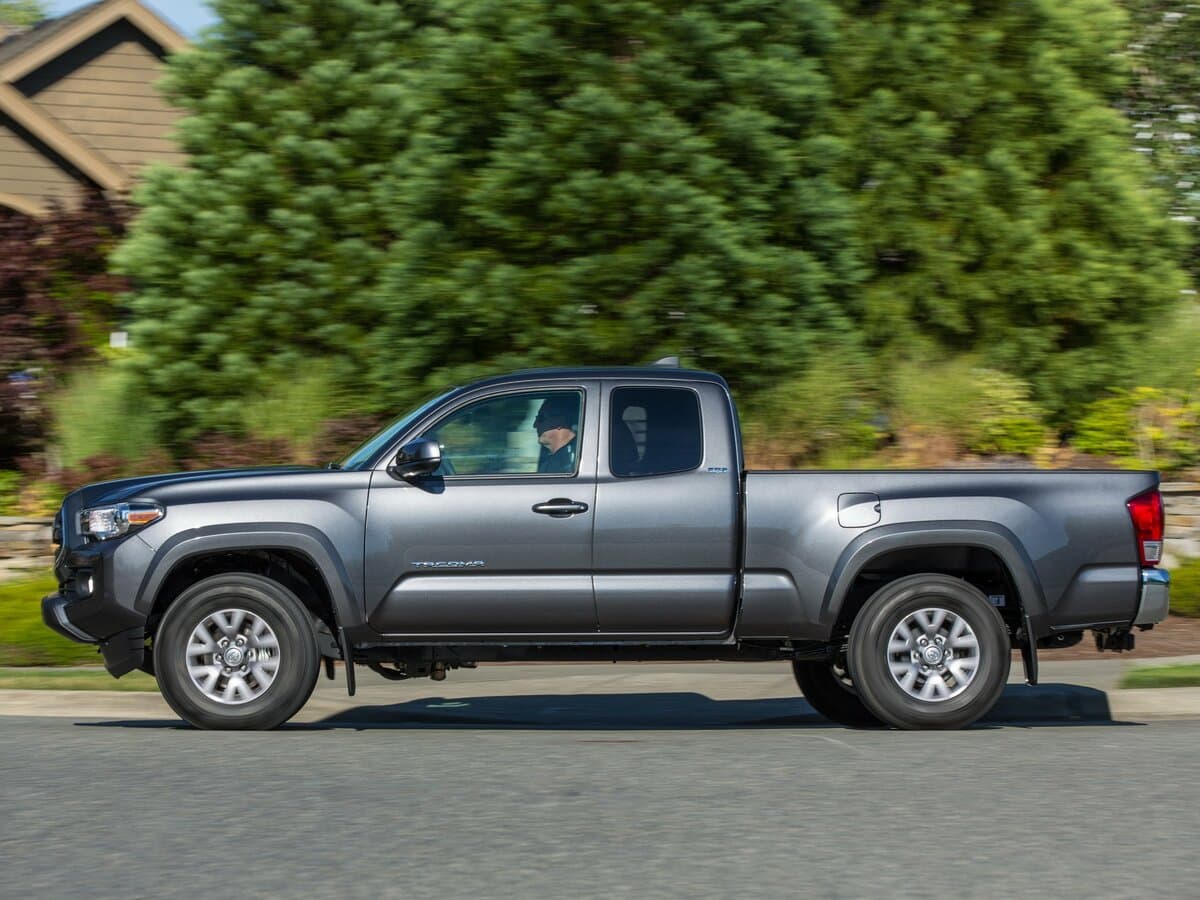 Toyota Tacoma III — Yandan
