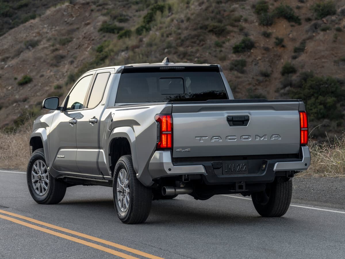 Toyota Tacoma IV — 3/4 arxadan