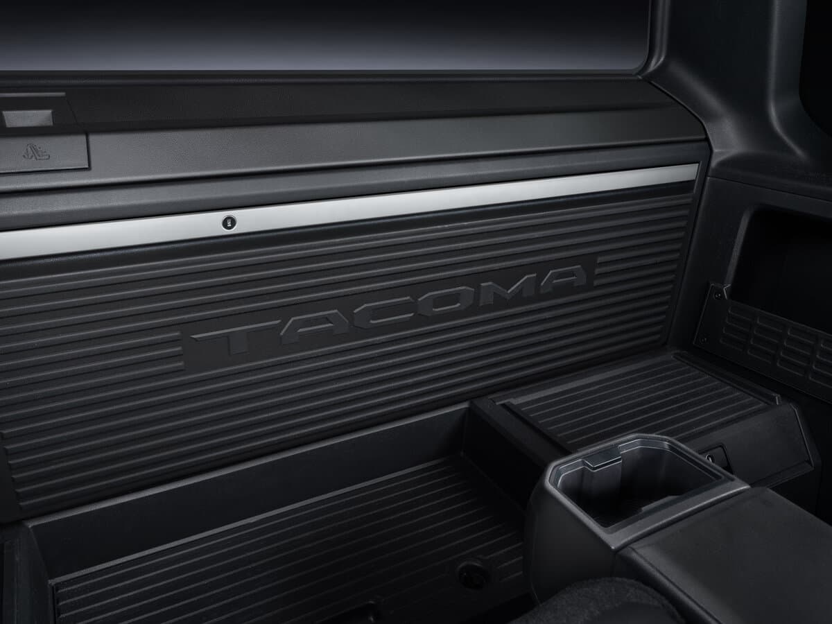 Toyota Tacoma IV — Salon, arxadan