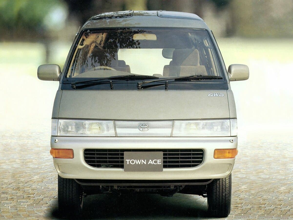 Toyota Town Ace II Restayling 3 — Öndən