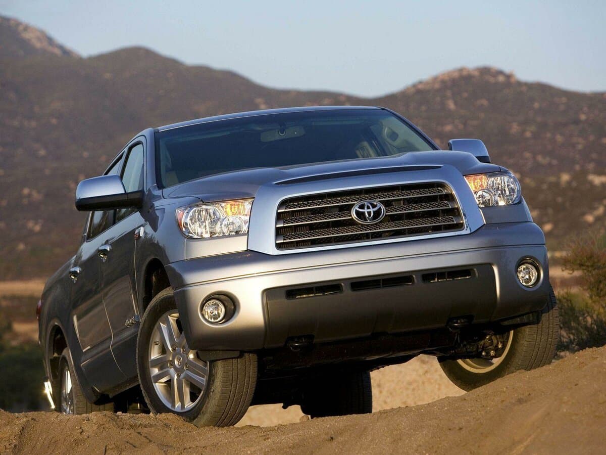 Toyota Tundra II — Öndən