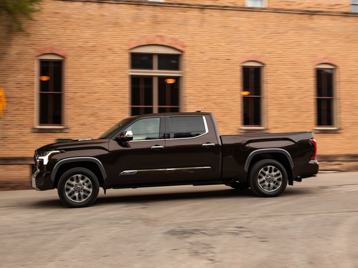 Toyota Tundra III — Yandan