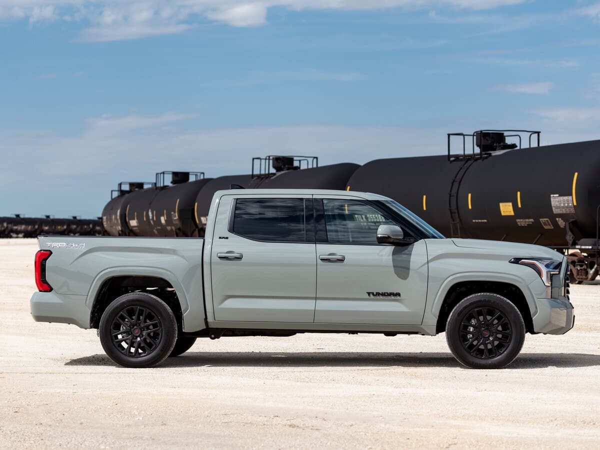 Toyota Tundra III — Yandan
