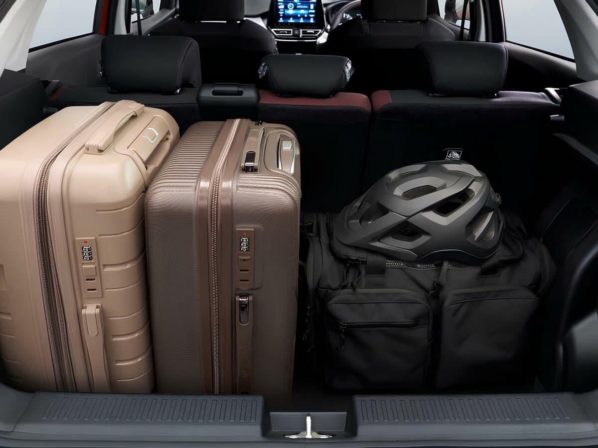 Toyota Urban Cruiser Taisor 2024 – indiyədək — Salon, arxadan