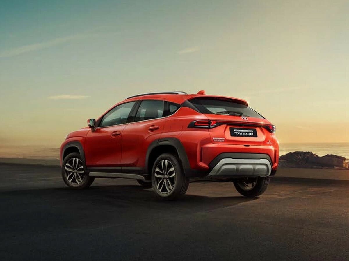 Toyota Urban Cruiser Taisor 2024 – indiyədək — 3/4 arxadan