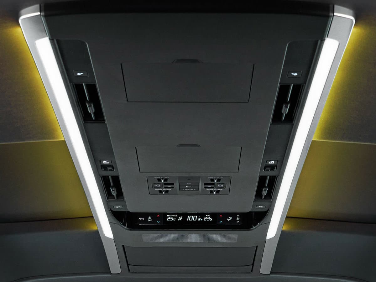 Toyota Vellfire III — Salon, öndən