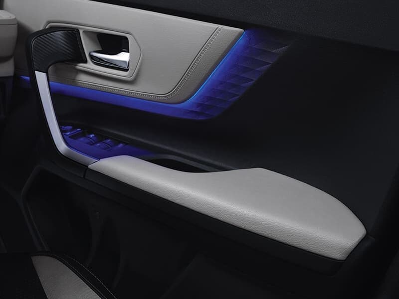 Toyota Veloz 2021 – indiyədək — Qapı