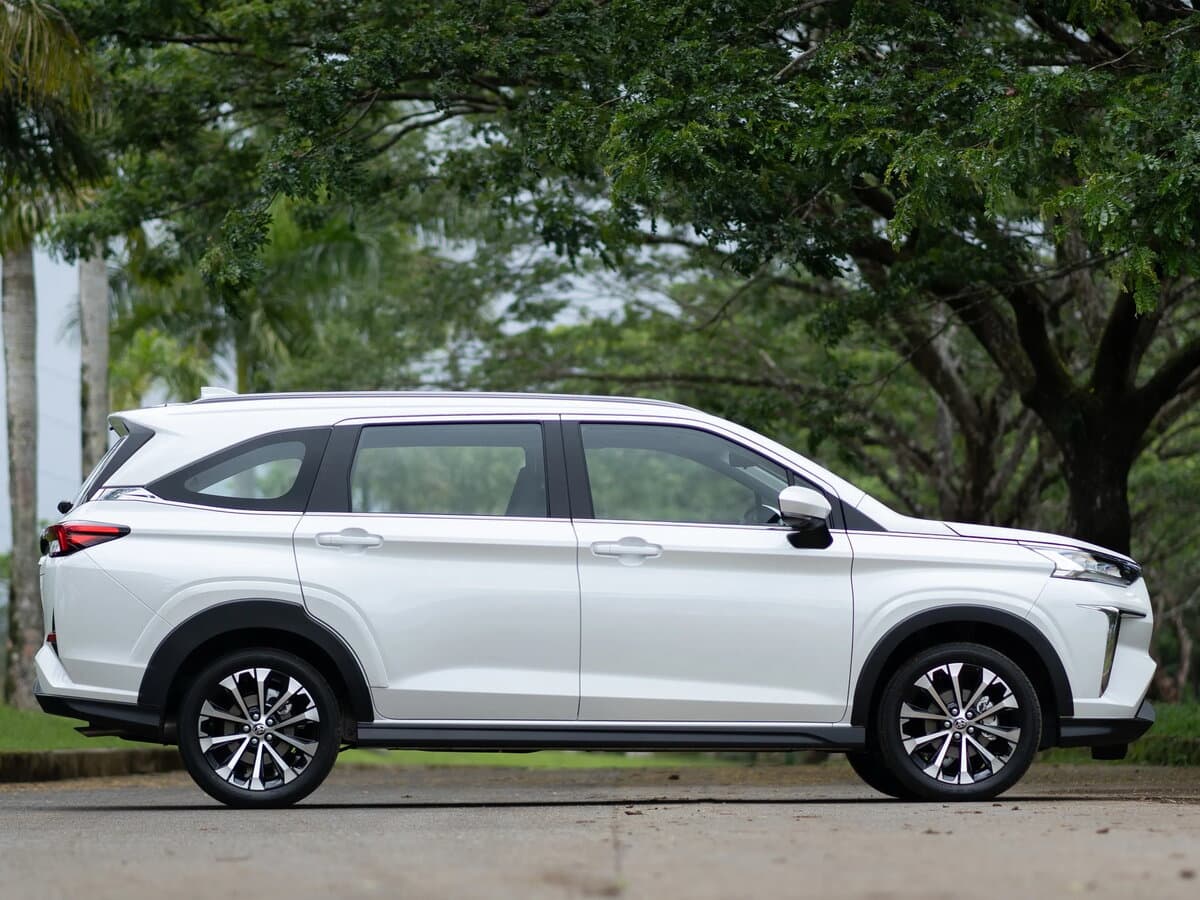 Toyota Veloz 2021 – indiyədək — Yandan