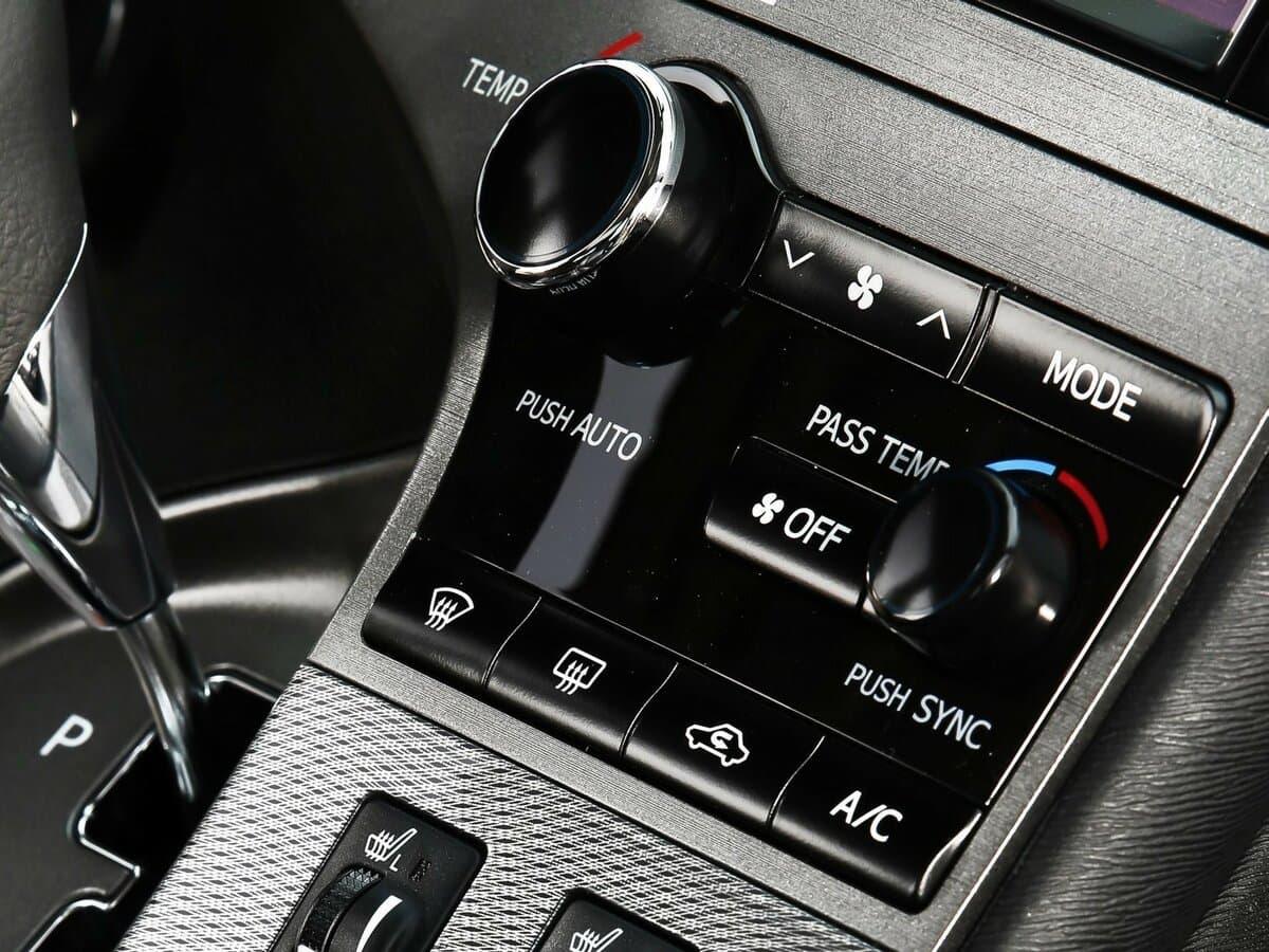 Toyota Venza I Restayling — Salon, öndən