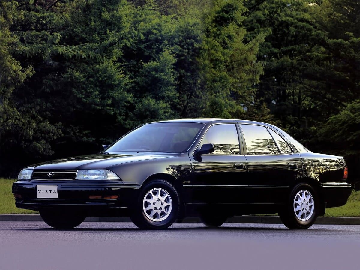 Toyota Vista III (V30) — Yandan