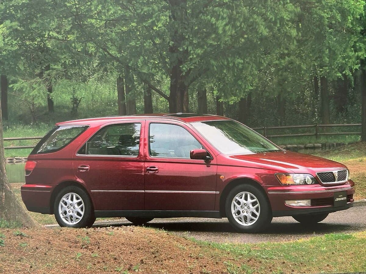 Toyota Vista V (V50) — Yandan