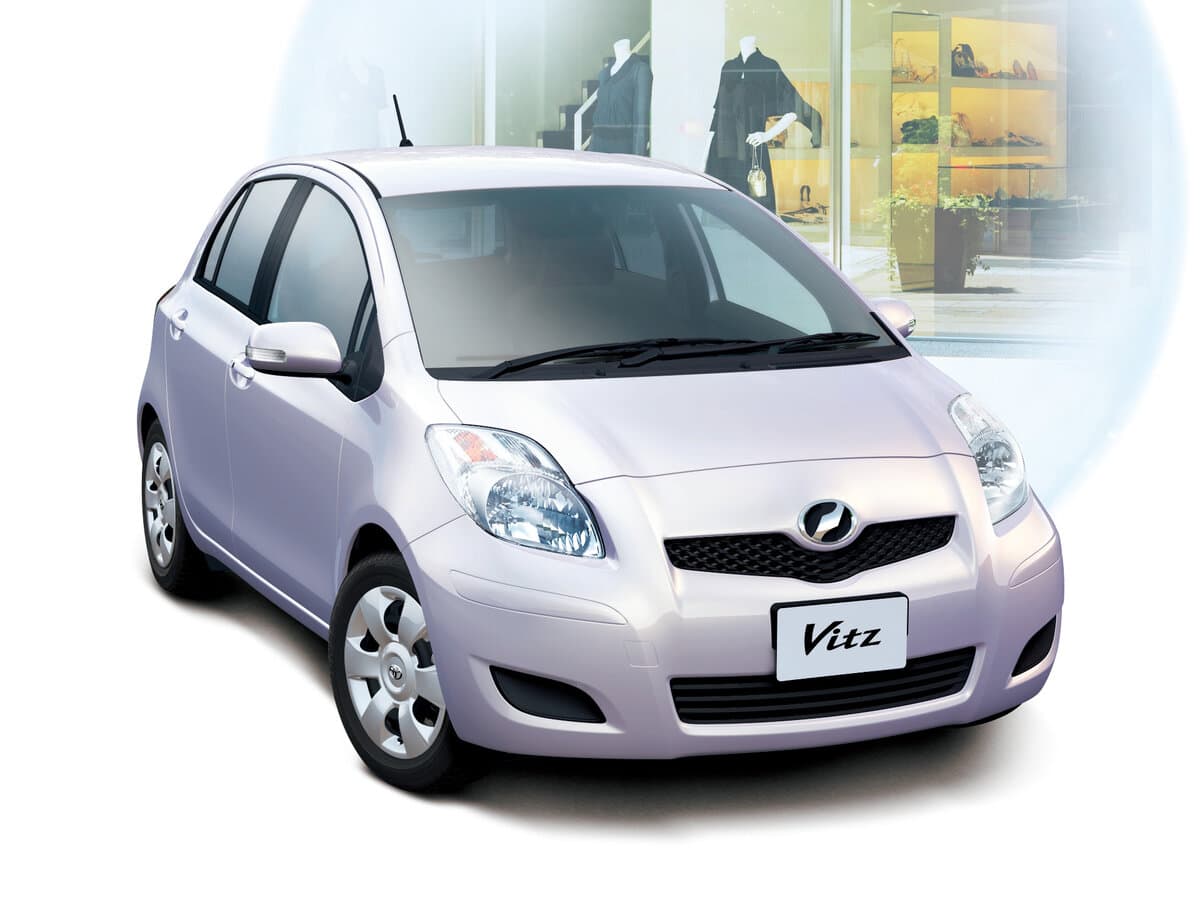 Toyota Vitz II (XP90) — Öndən