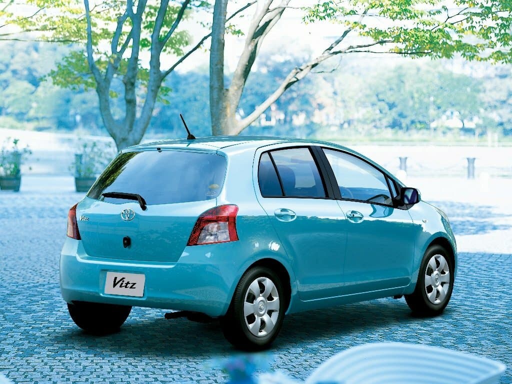 Toyota Vitz II (XP90) — 3/4 arxadan