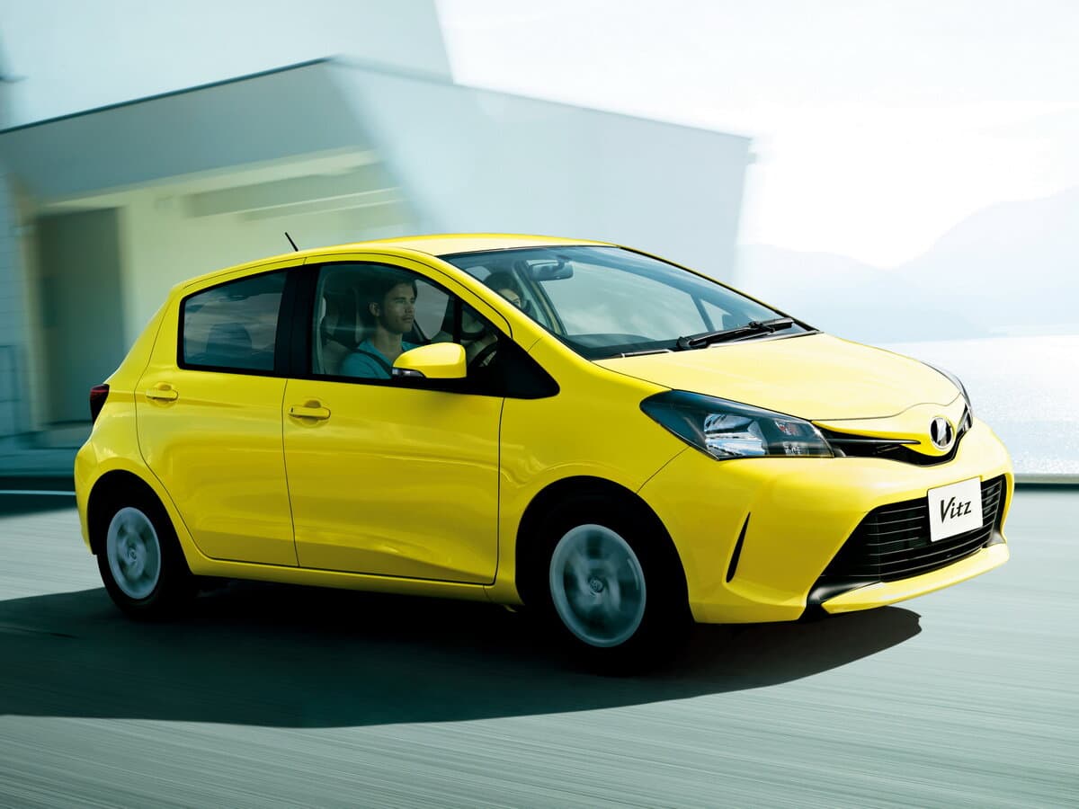 Toyota Vitz III (XP130) Restayling — Yandan
