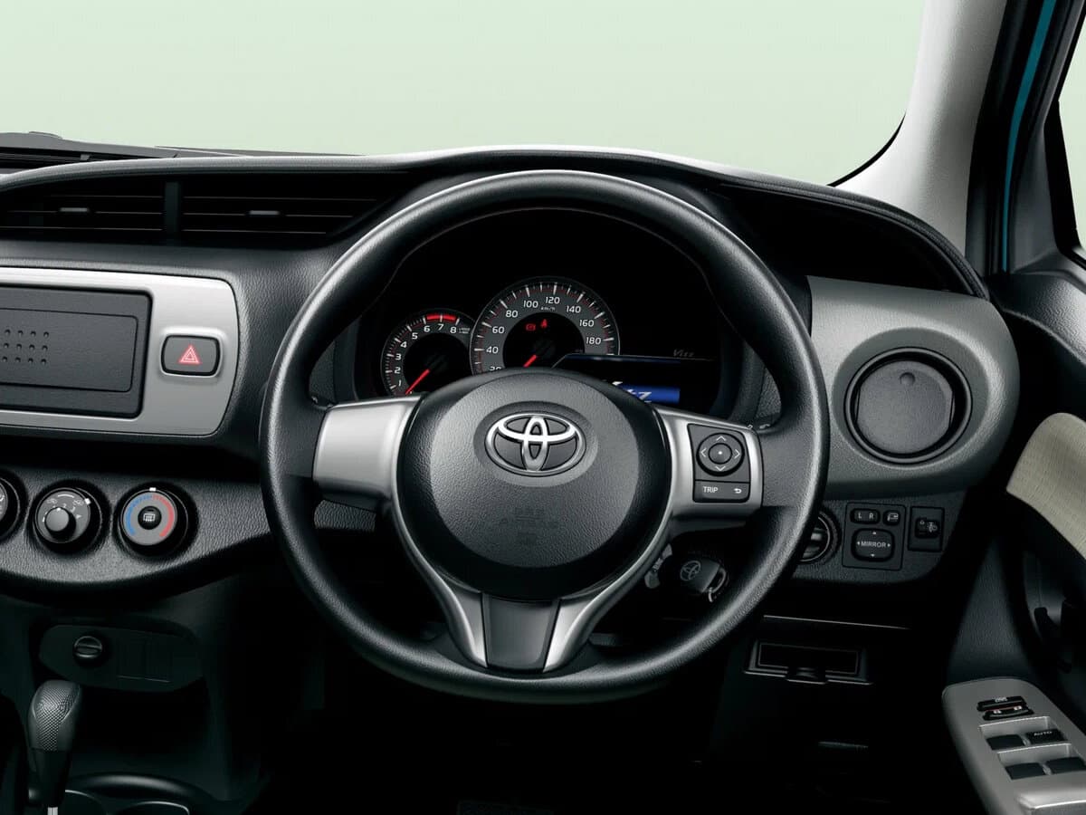 Toyota Vitz III (XP130) Restayling — Sükan