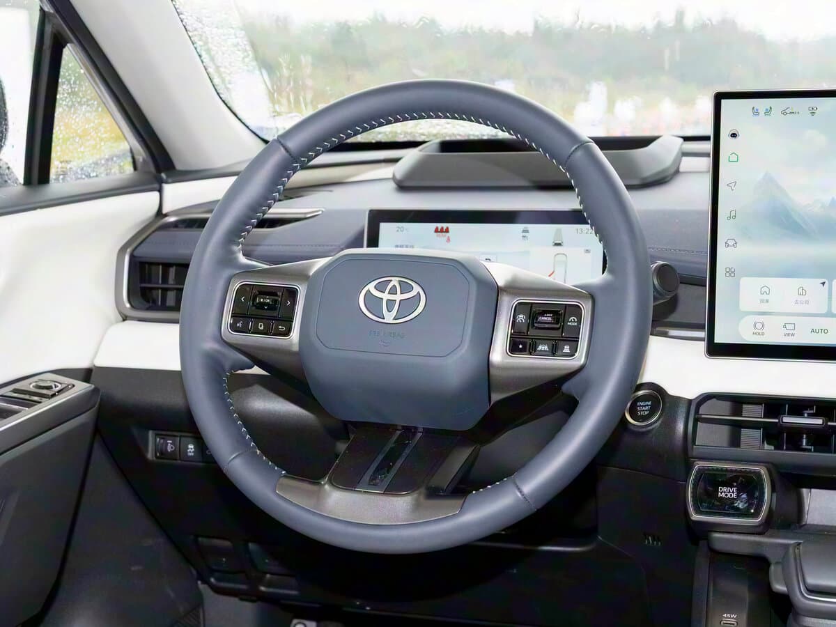 Toyota Wildlander II — Sükan