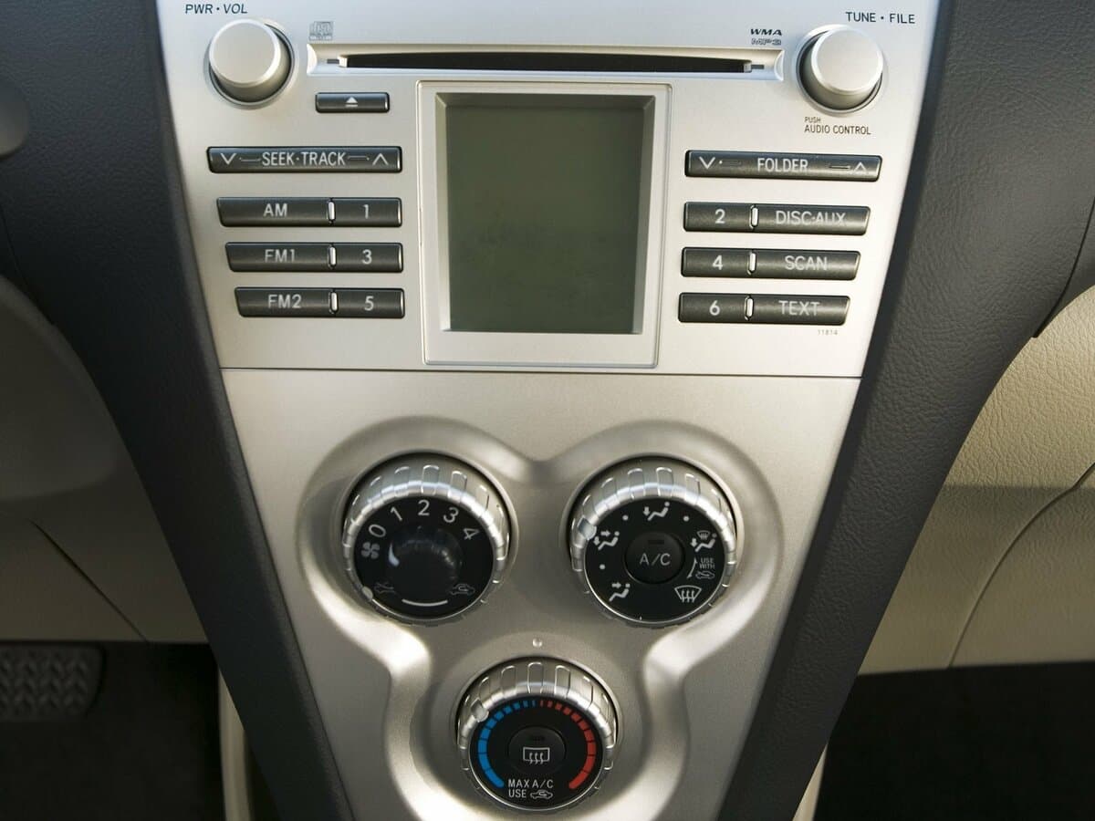 Toyota Yaris II — Salon, öndən