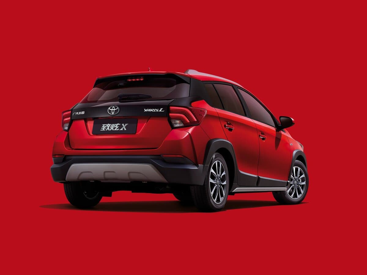 Toyota Yaris XP150 Restayling — 3/4 arxadan