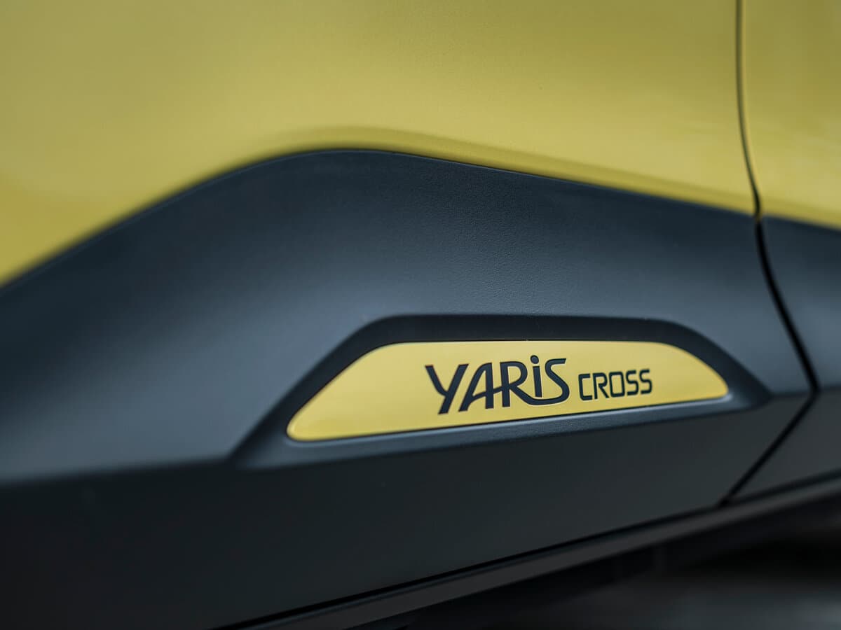 Toyota Yaris Cross I — Salon, arxadan