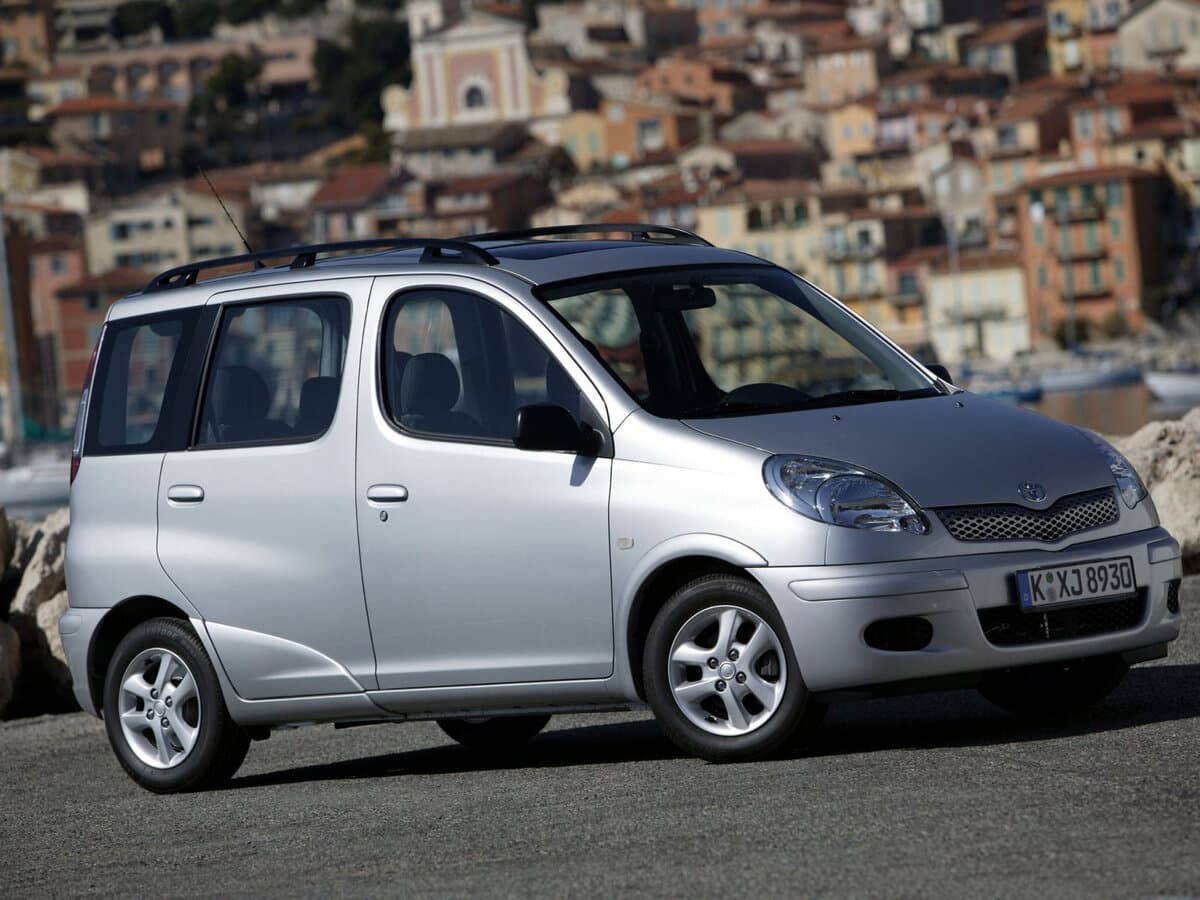 Toyota Yaris Verso 1999 – 2006 — Əsas şəkil