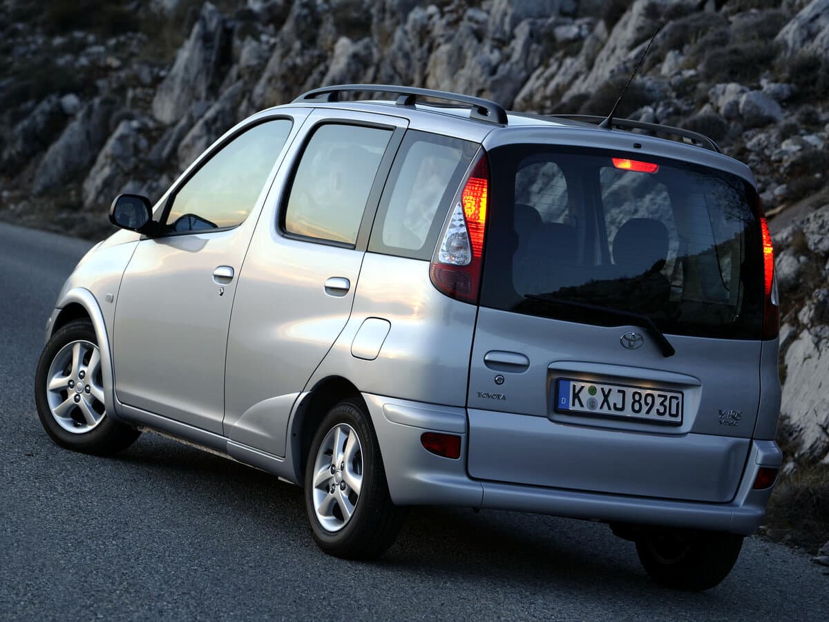 Toyota Yaris Verso 1999 – 2006 — Arxadan