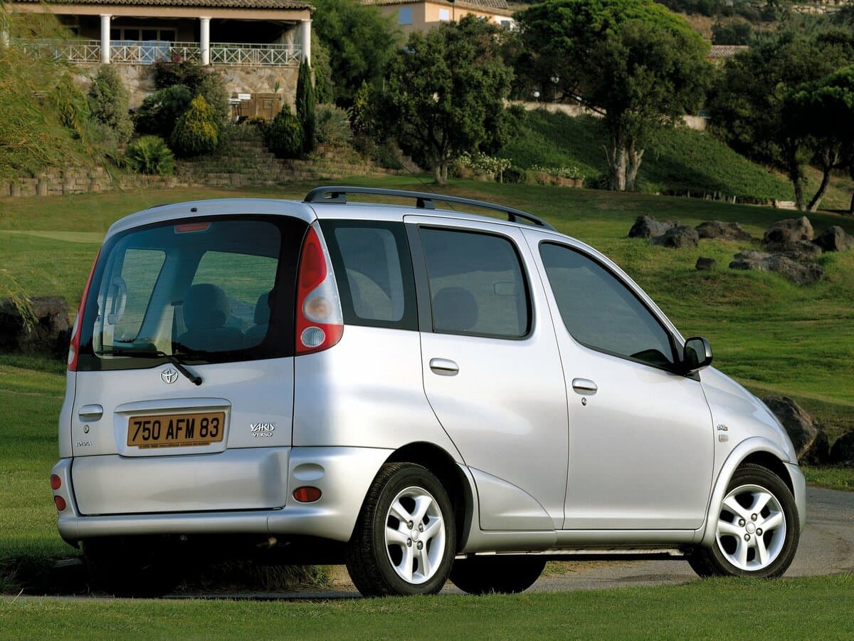 Toyota Yaris Verso 1999 – 2006 — 3/4 arxadan