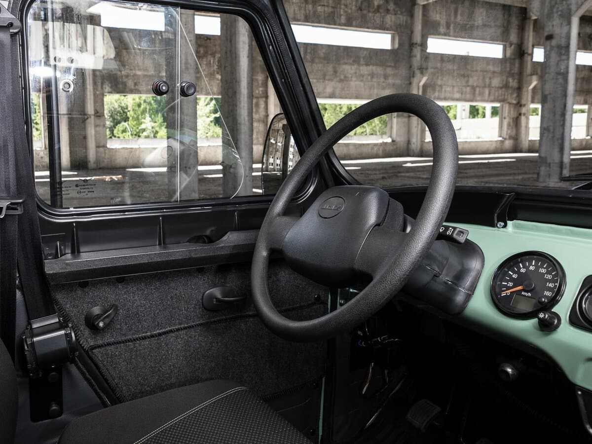 Uaz Hanter 2003 – indiyədək — Sükan