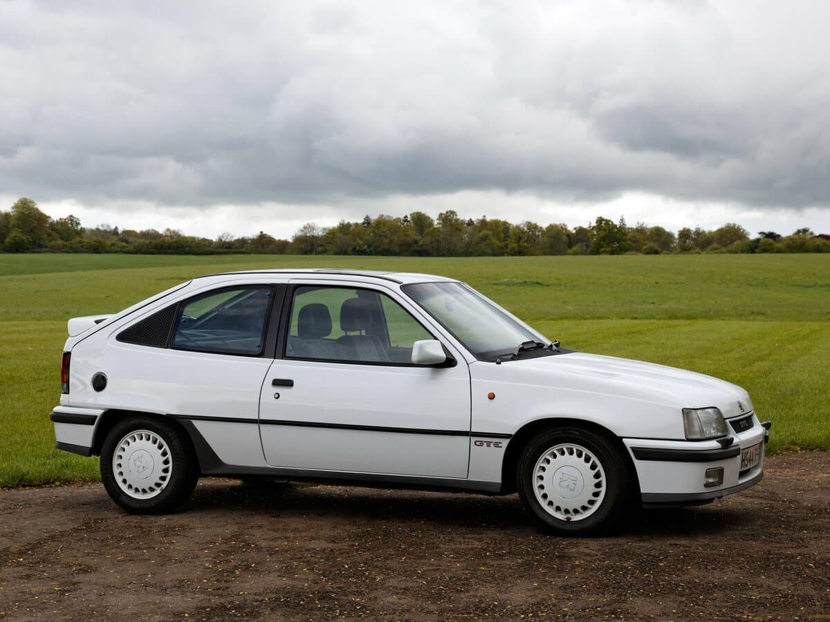 Vauxhall Astra E — Yandan