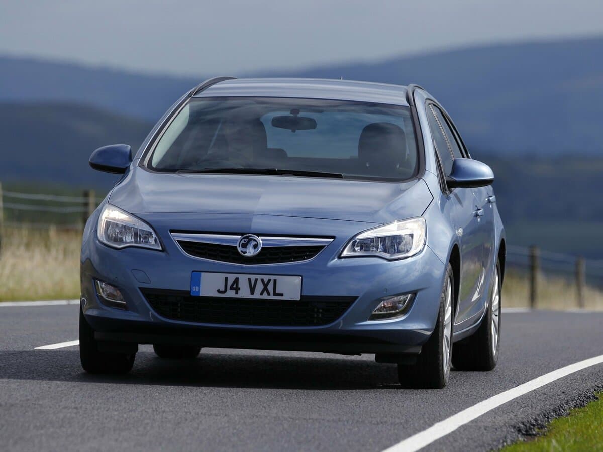 Vauxhall Astra J — Öndən