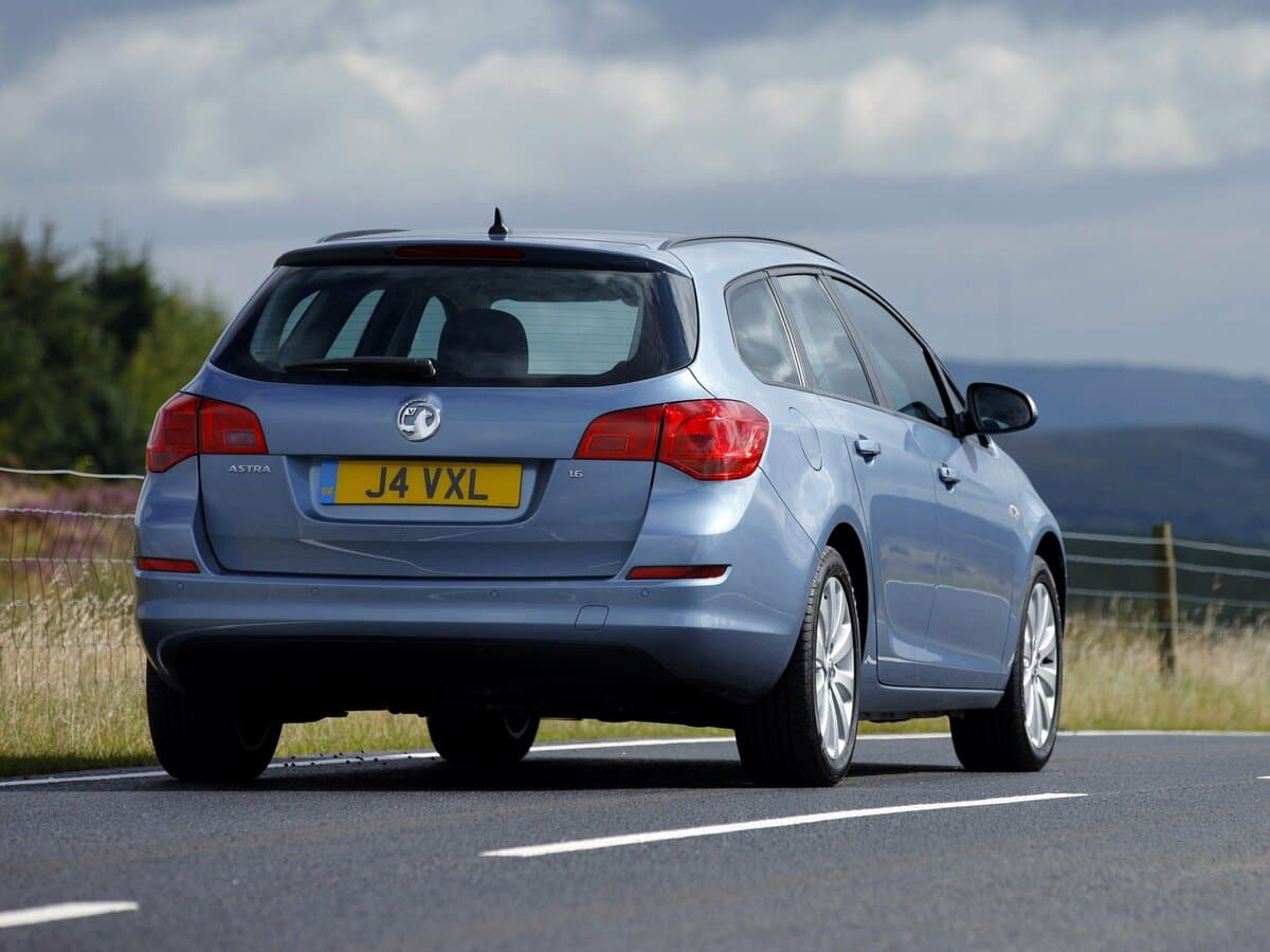 Vauxhall Astra J — Arxadan
