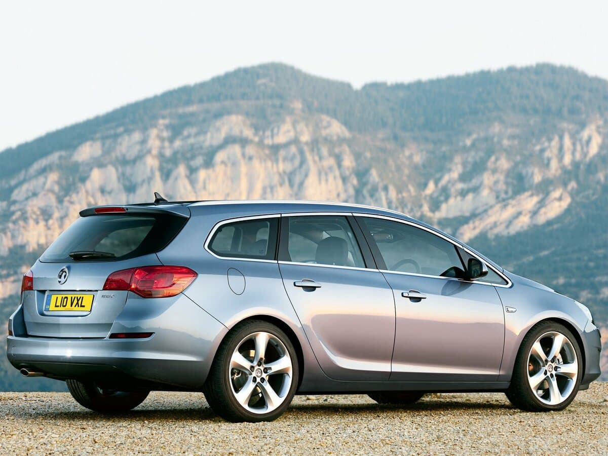 Vauxhall Astra J — 3/4 arxadan