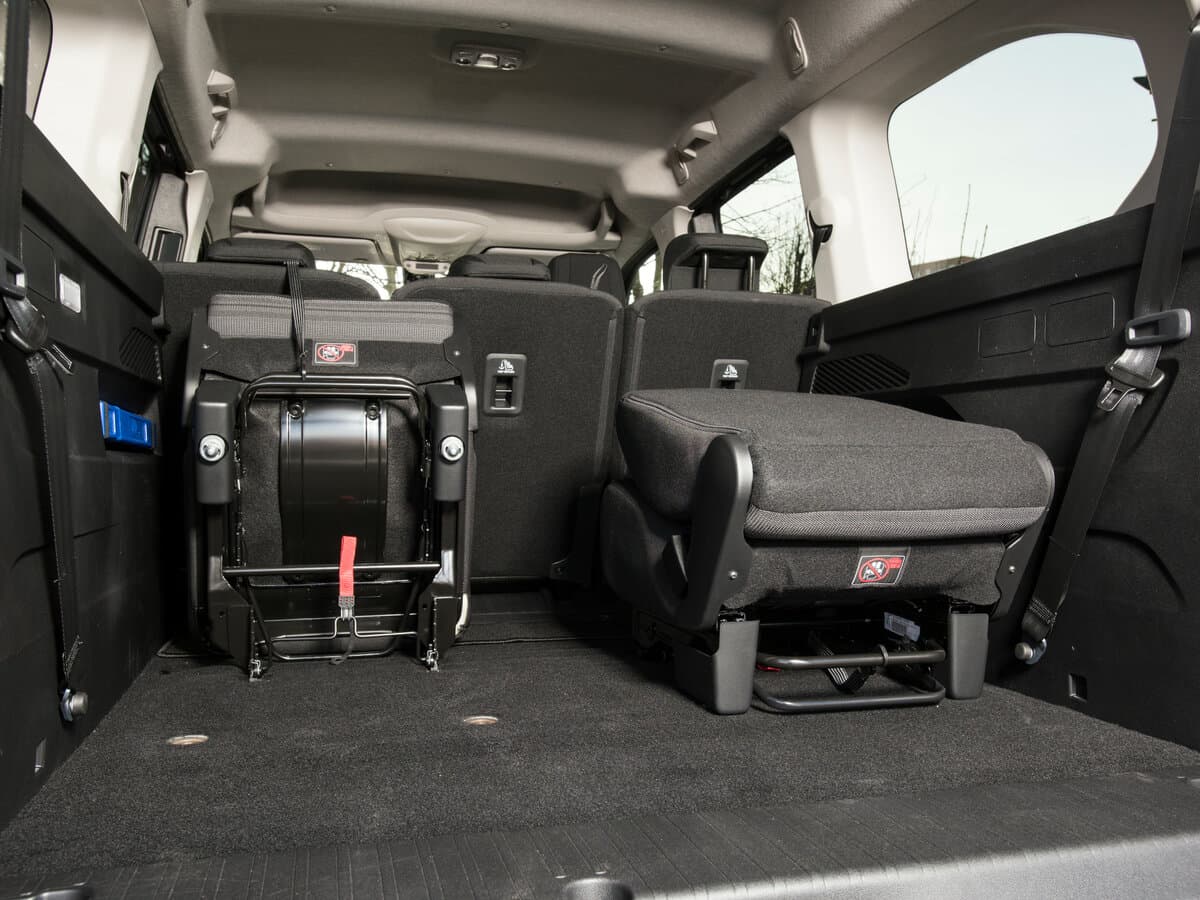 Vauxhall Combo E — Salon, öndən