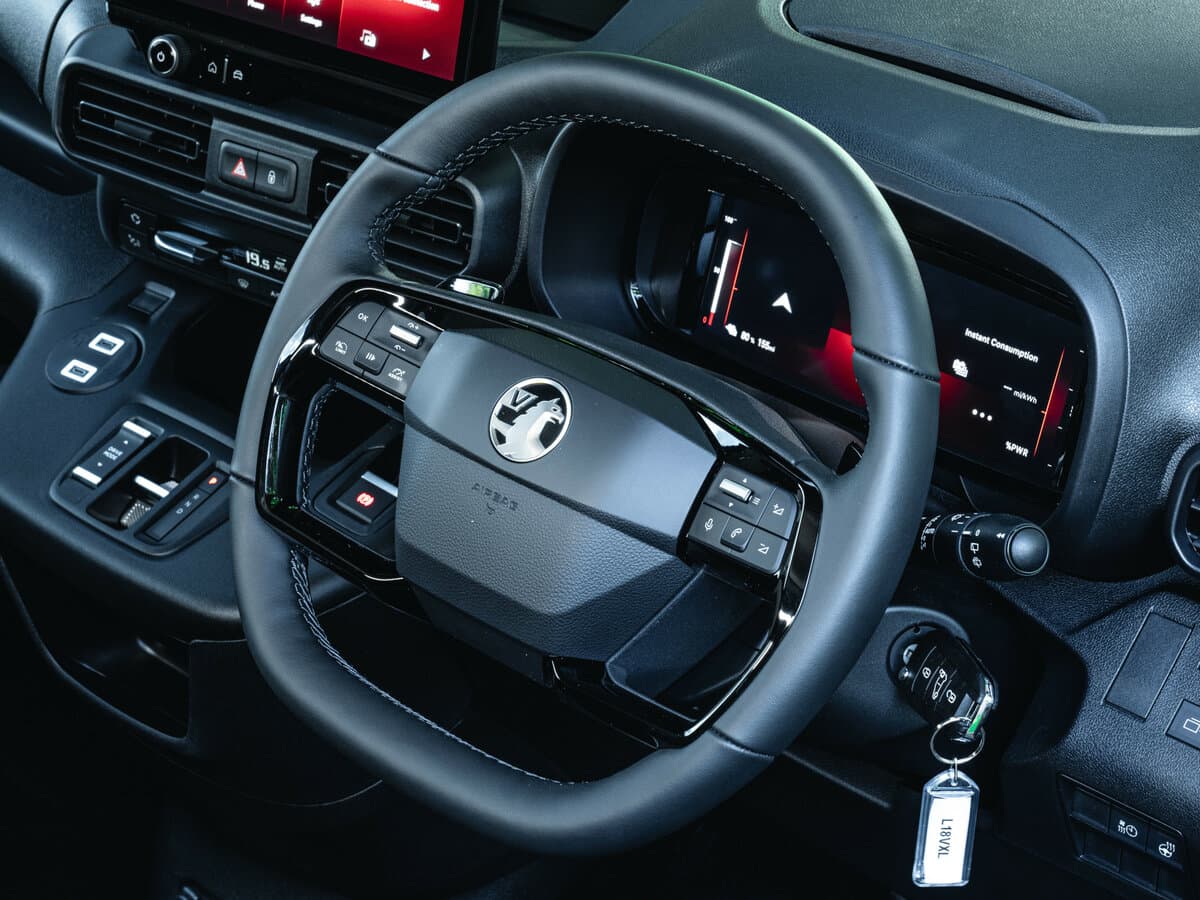 Vauxhall Combo E Restayling — Sükan