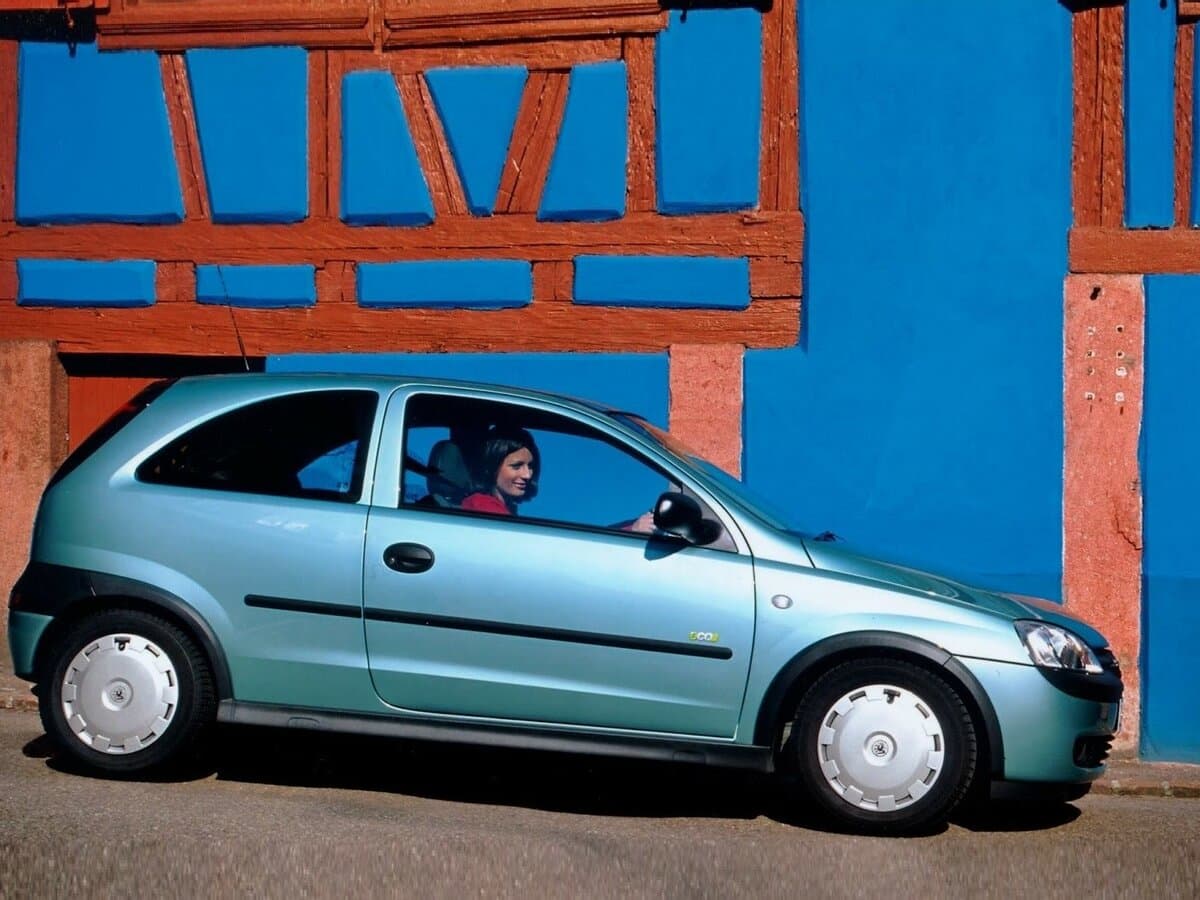 Vauxhall Corsa C — Yandan