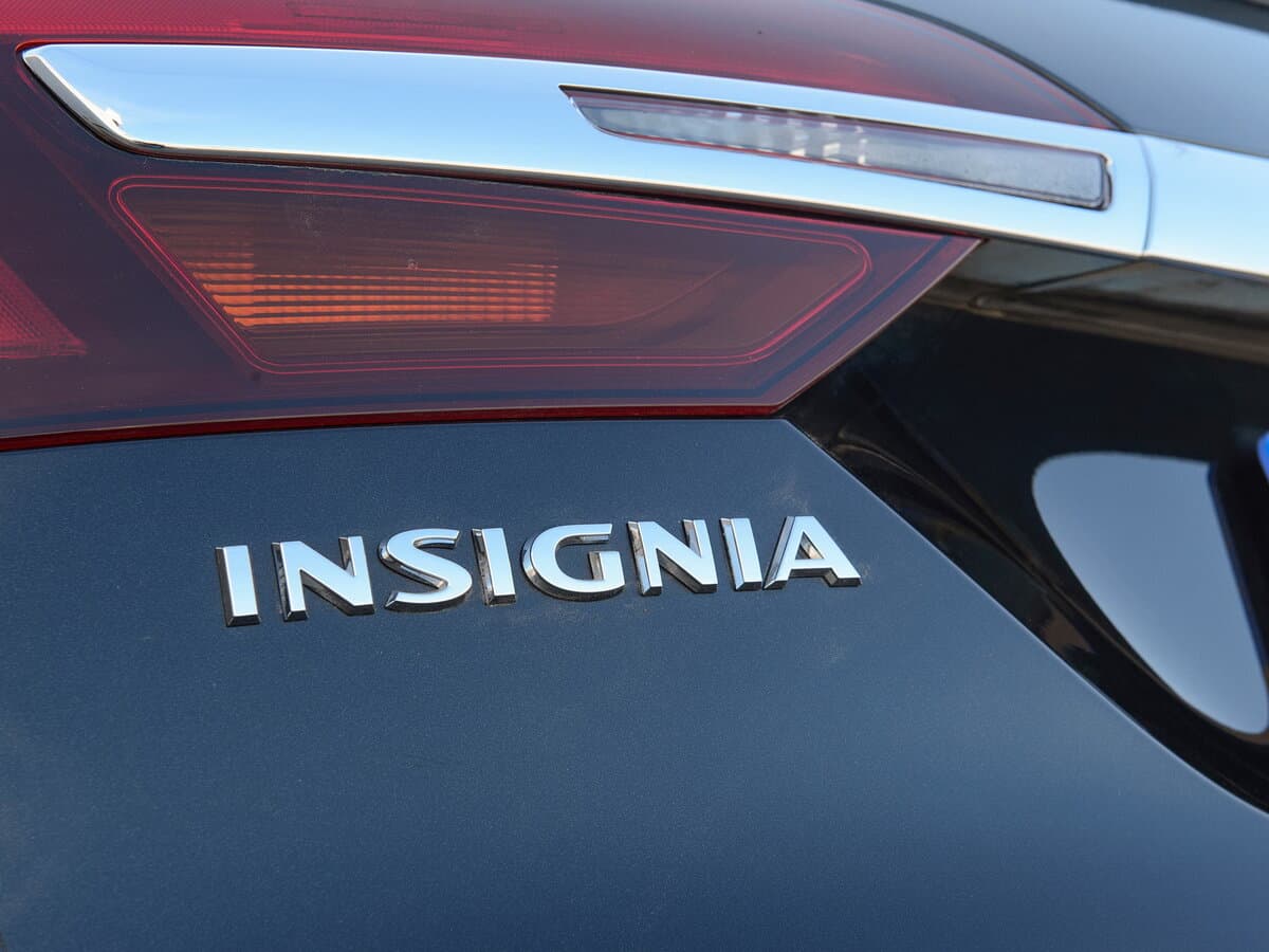 Vauxhall Insignia I Restayling — Salon, arxadan