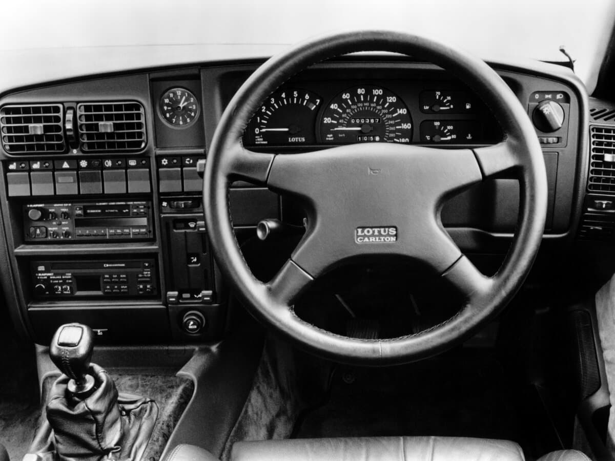 Vauxhall Lotus Carlton 1990 – 1992 — Sükan